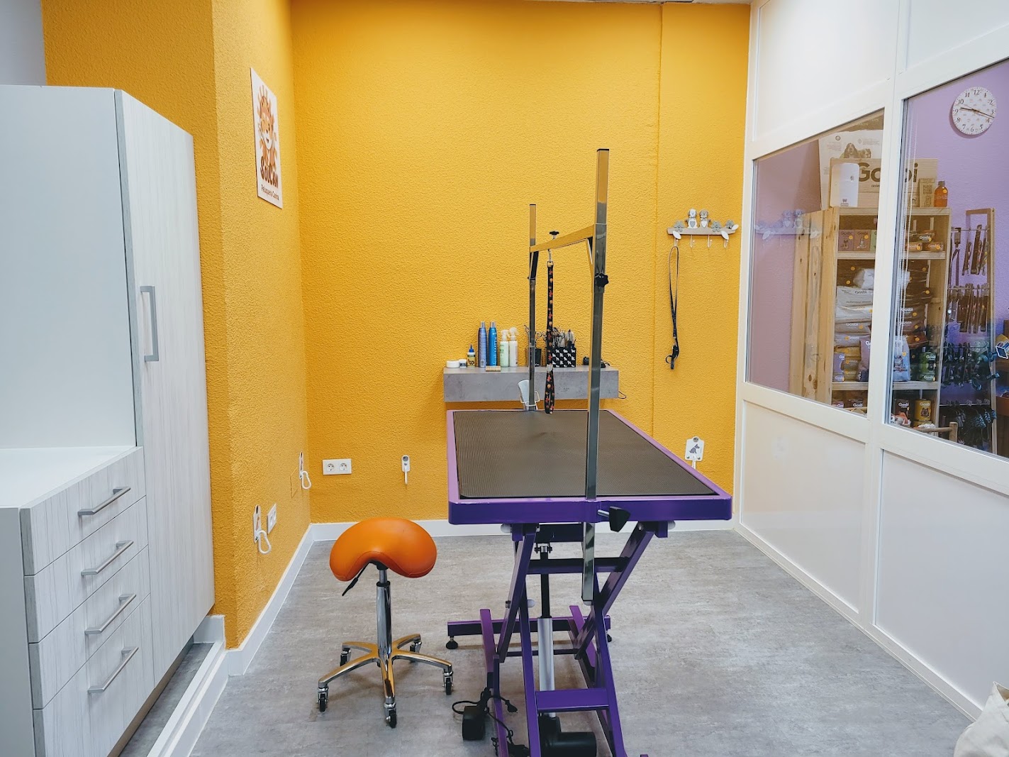 Salón de peluquería canina